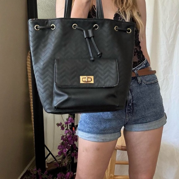 Ivy London black tote with chevron textured pattern - Picture 2 of 8